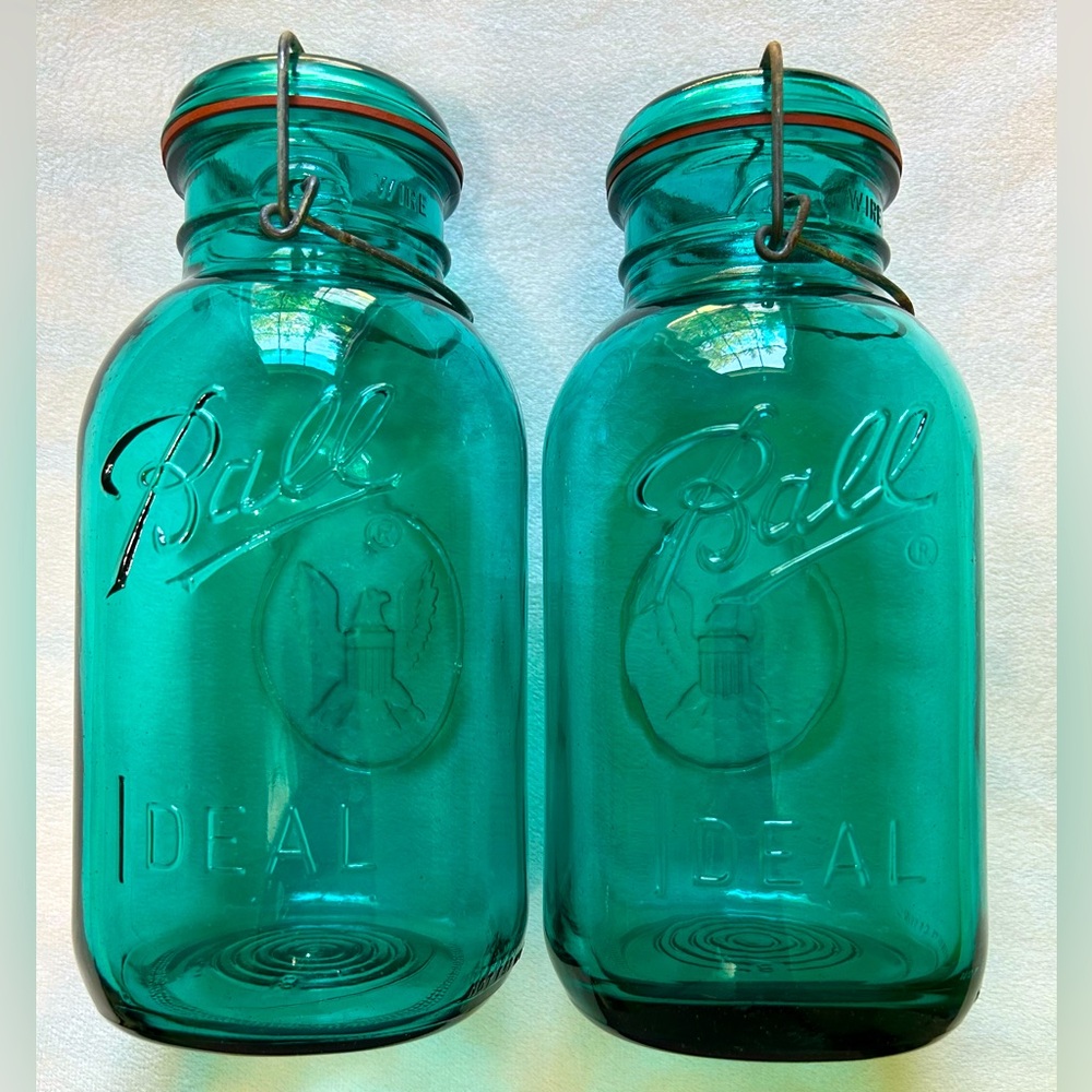 🐷OPEN TO OFFERS🐷 Ball Ideal Bicentennial Lightening 1/2 Gallon Jars Set